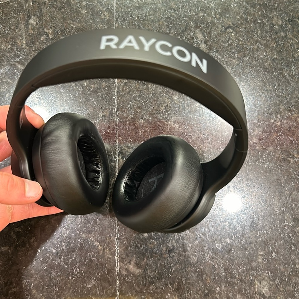 Raycon headphones for sale 50$ loud music for working out